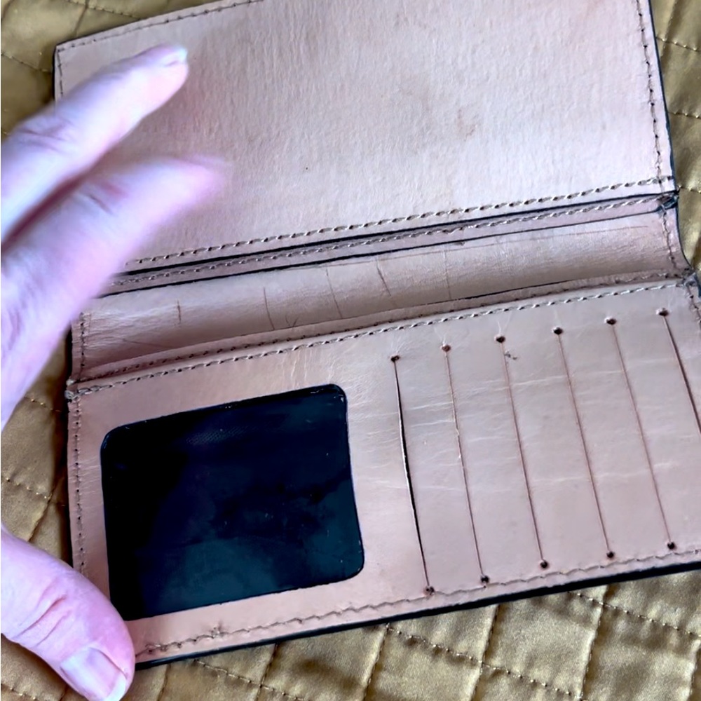 New Hand Made Tooled Leather Wallet with Floral Design - Picture 10 of 12